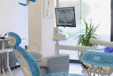Cliniques Proposant des Couronnes en Zircone à Alanya : Des Dents Esthétiques avec Moon Dental