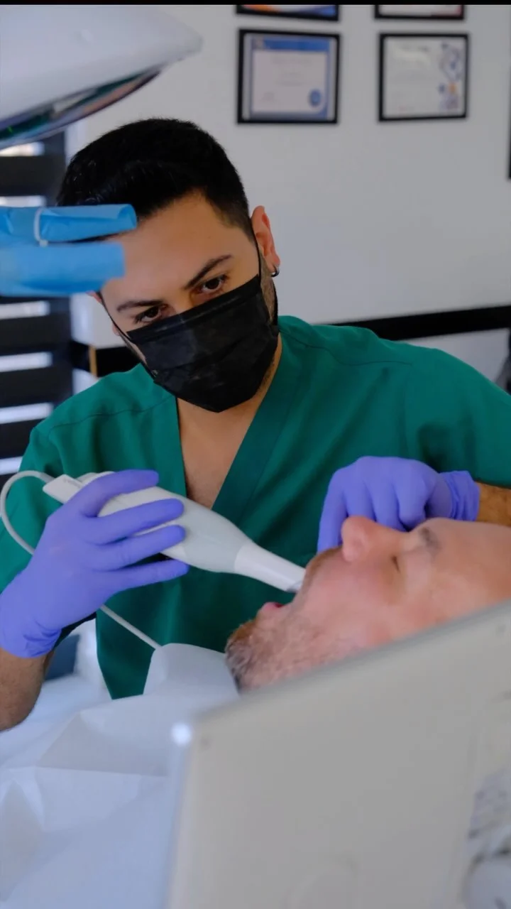 Examen Dentaire Numérique à Alanya : Diagnostic Moderne avec Caméra Intra-Orale